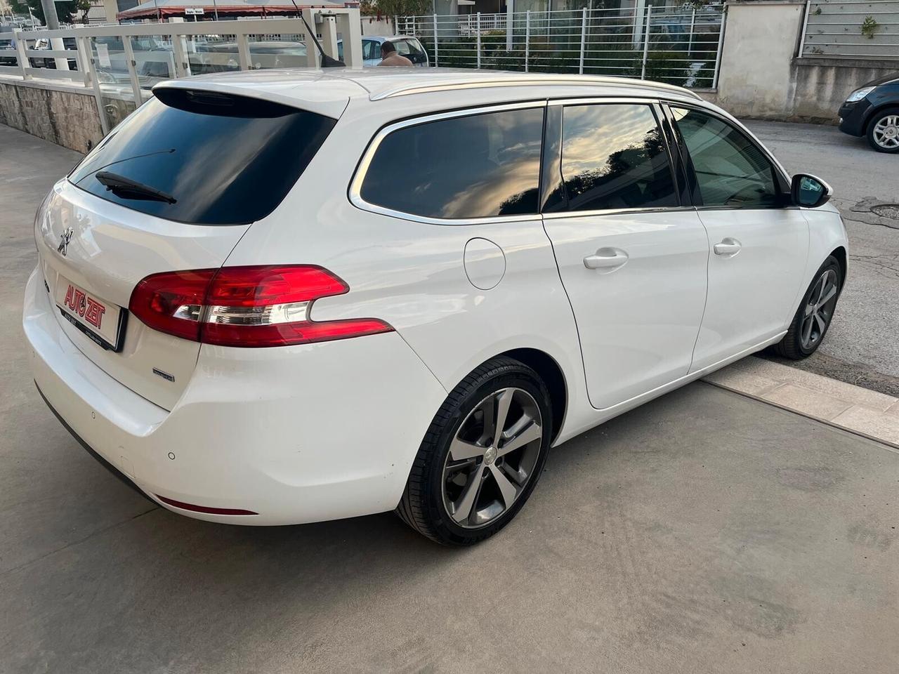 Peugeot 308 BlueHDi 120 S&S SW Allure