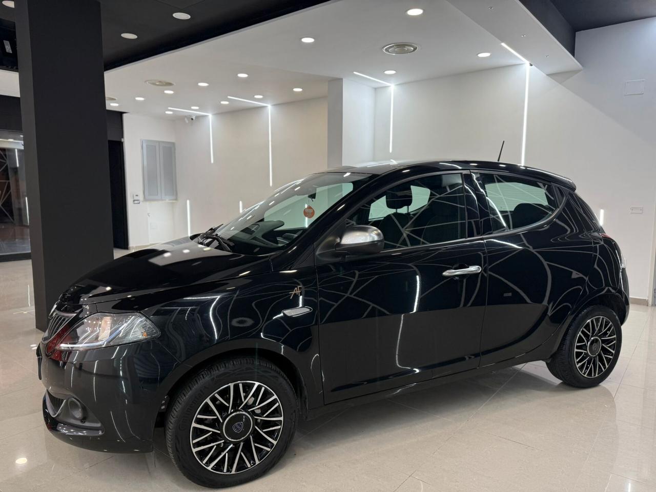 Lancia Ypsilon 1.0 FireFly 5 porte S&S Hybrid Ecochic Gold