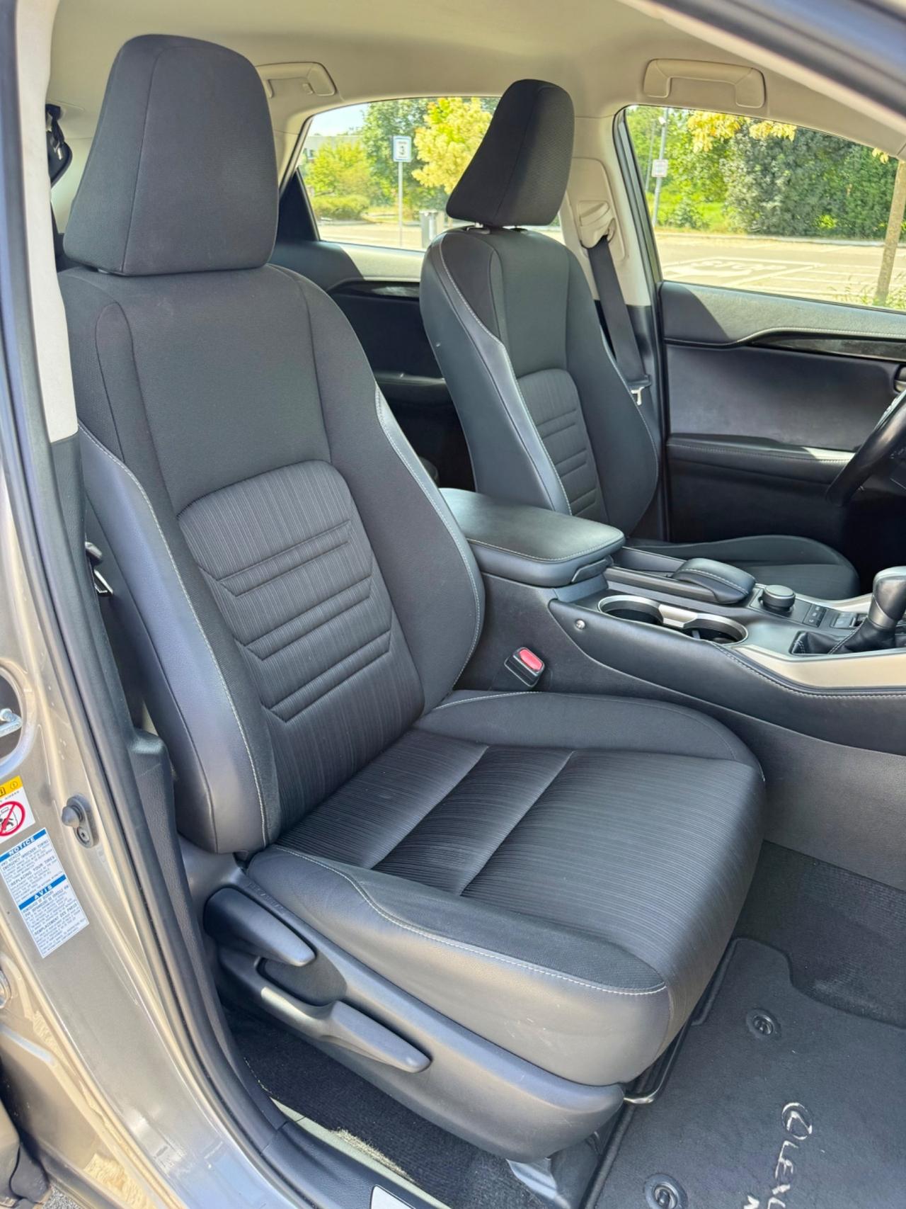 Lexus NX 300h Hybrid 197Cv*4WD*Automatic*Navi*Led*Pdc