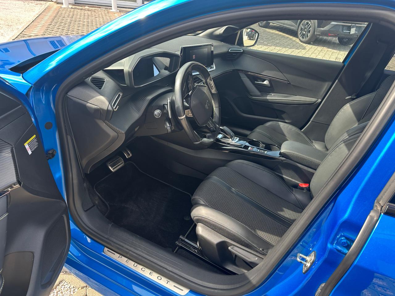 Peugeot 208 1.2 puretech GT Line s&s 100cv eat8