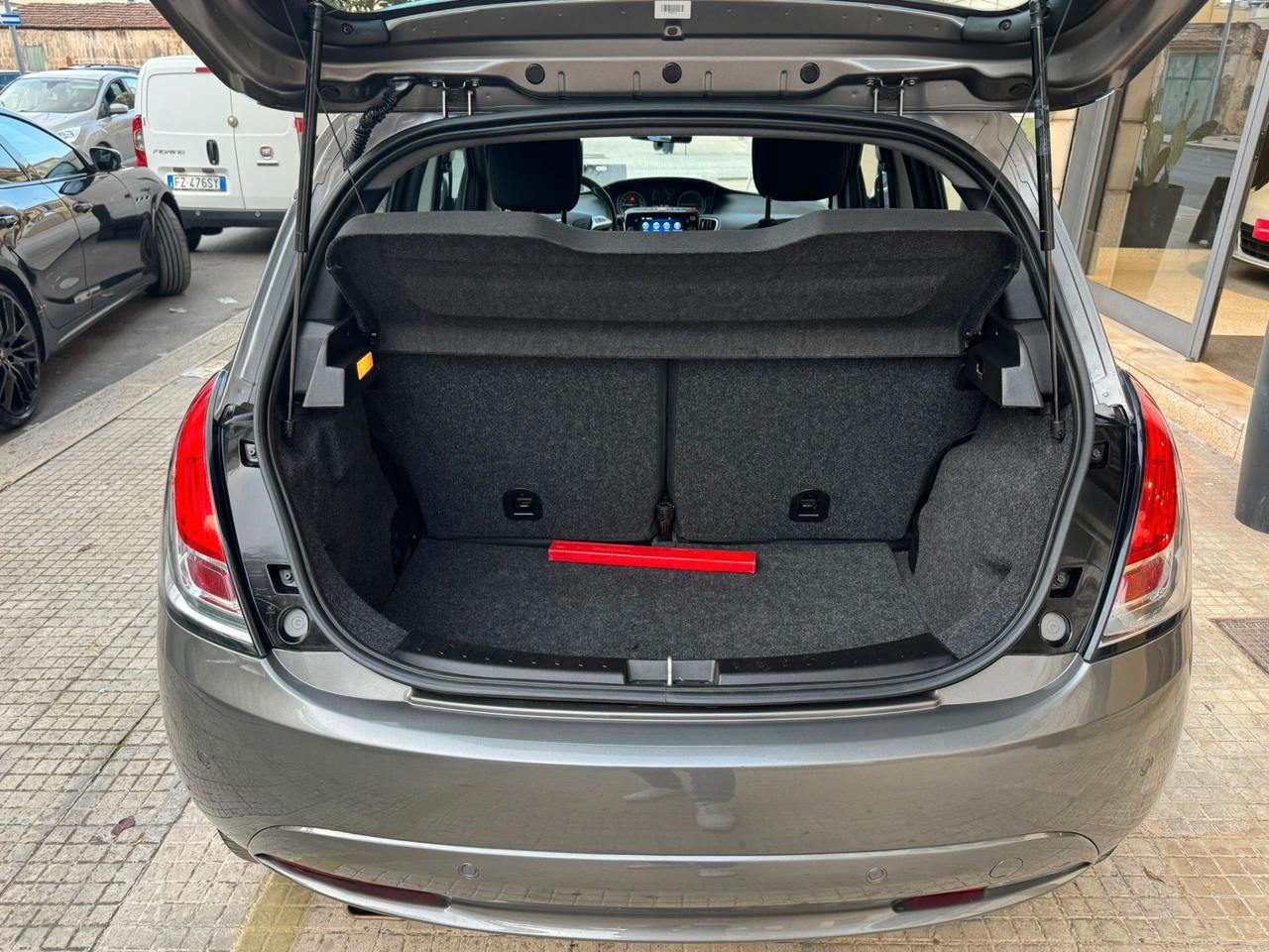 Lancia Ypsilon 1.0 FireFly 5 porte S&S Hybrid Ecochic Gold