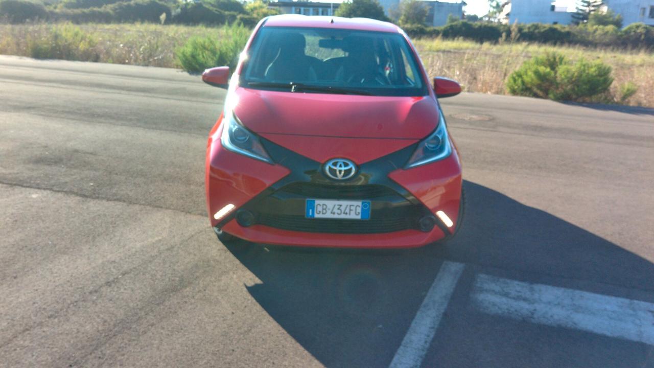 Toyota Aygo 1.0 VVT-i 69 CV 5 porte x-cool TSS