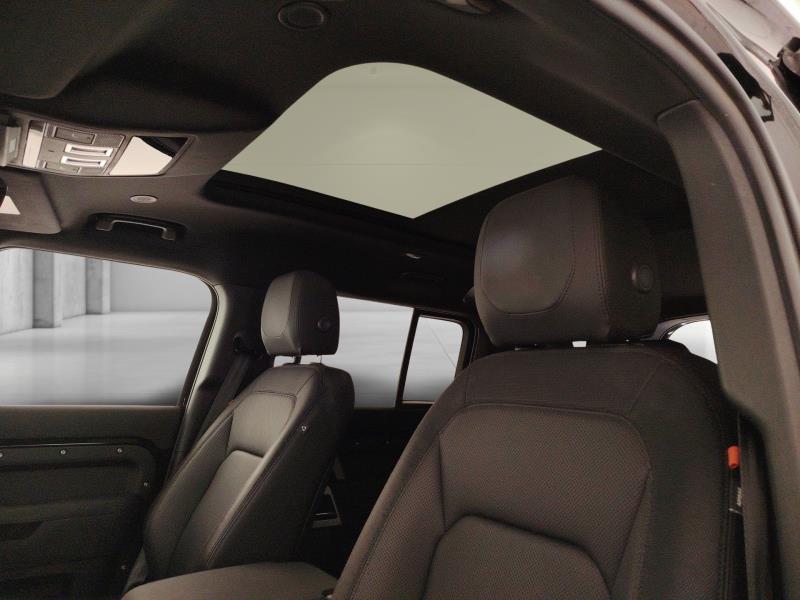 Land Rover Defender 110 3.0 I6 MHEV X-Dynamic SE AWD Auto