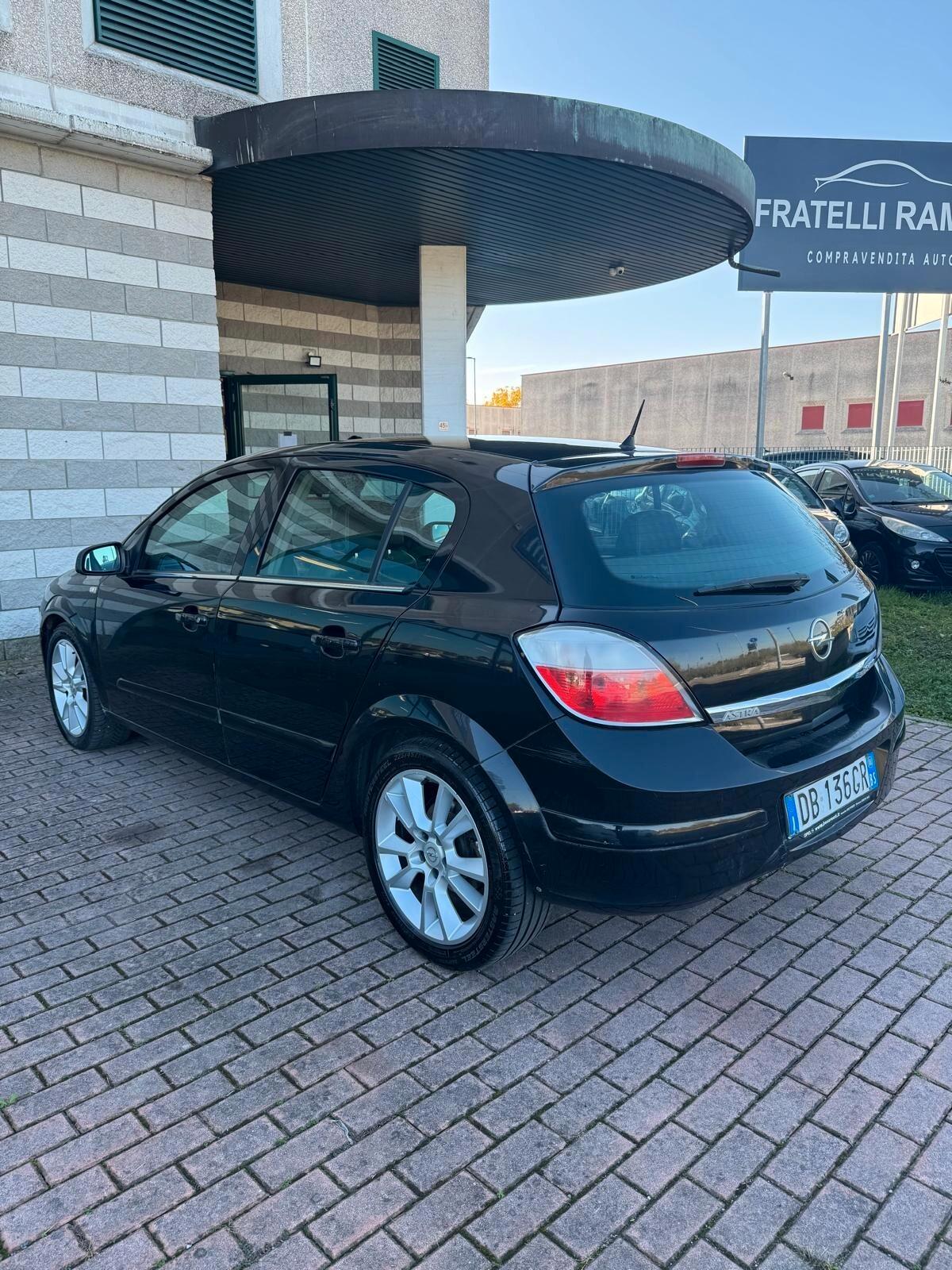 Opel Astra 1.9 CDTI 120CV Cosmo