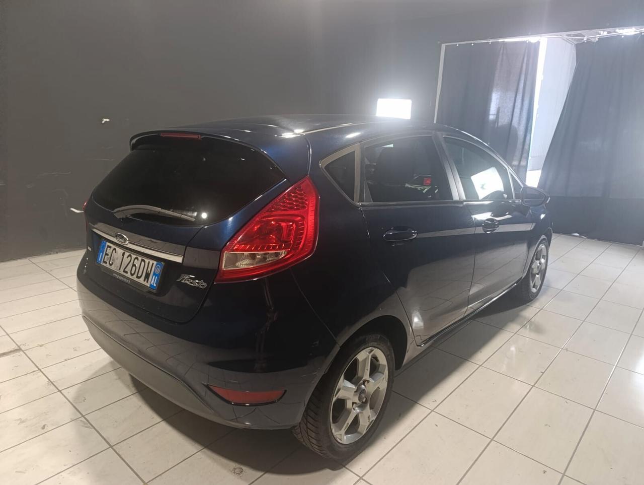 FORD FIESTA DEL 2011 1200 BENZINA ANCHE NEOPATENTATI