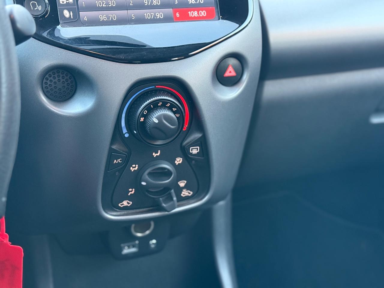 Toyota Aygo Connect 1.0 5 porte x-play + GARANTITA