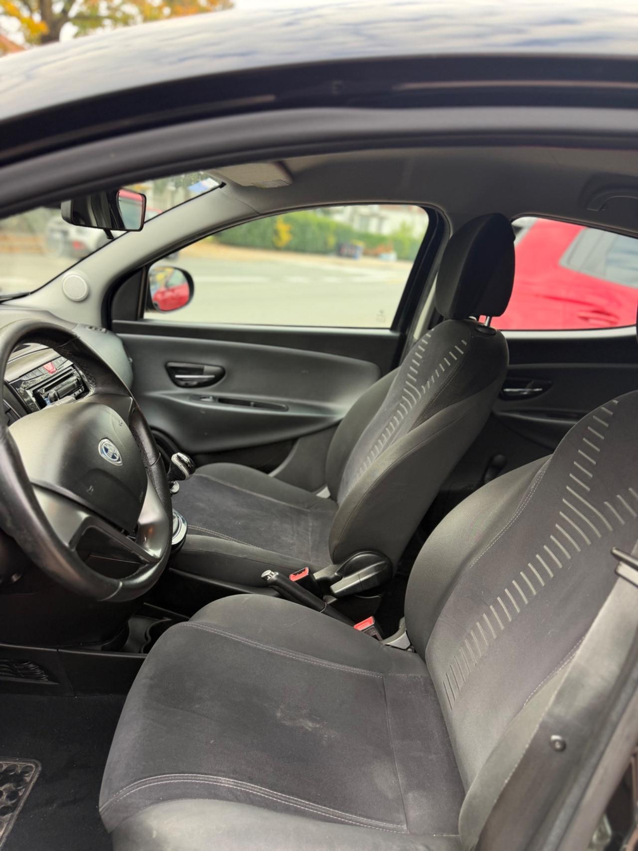 Lancia Ypsilon 1.2 69 CV 5 porte S&S Platinum