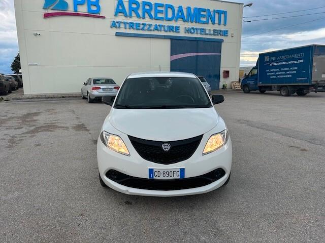 Lancia Ypsilon 1.0 FireFly 5 porte S&S Hybrid Ecochic Silver OK NEOPATENTATI