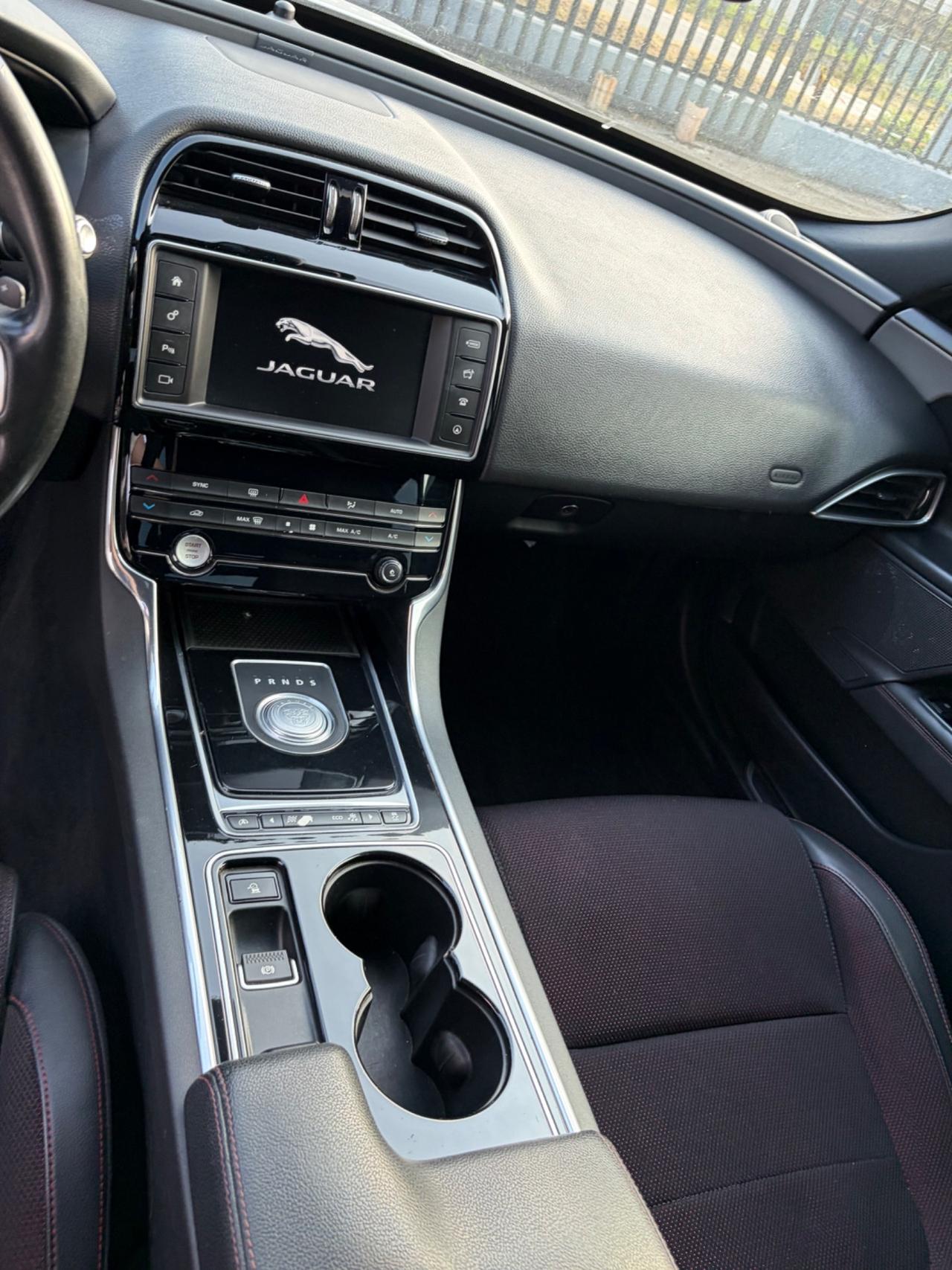 Jaguar XE 2.0 180CV R-Sport garanzia 12 mesi