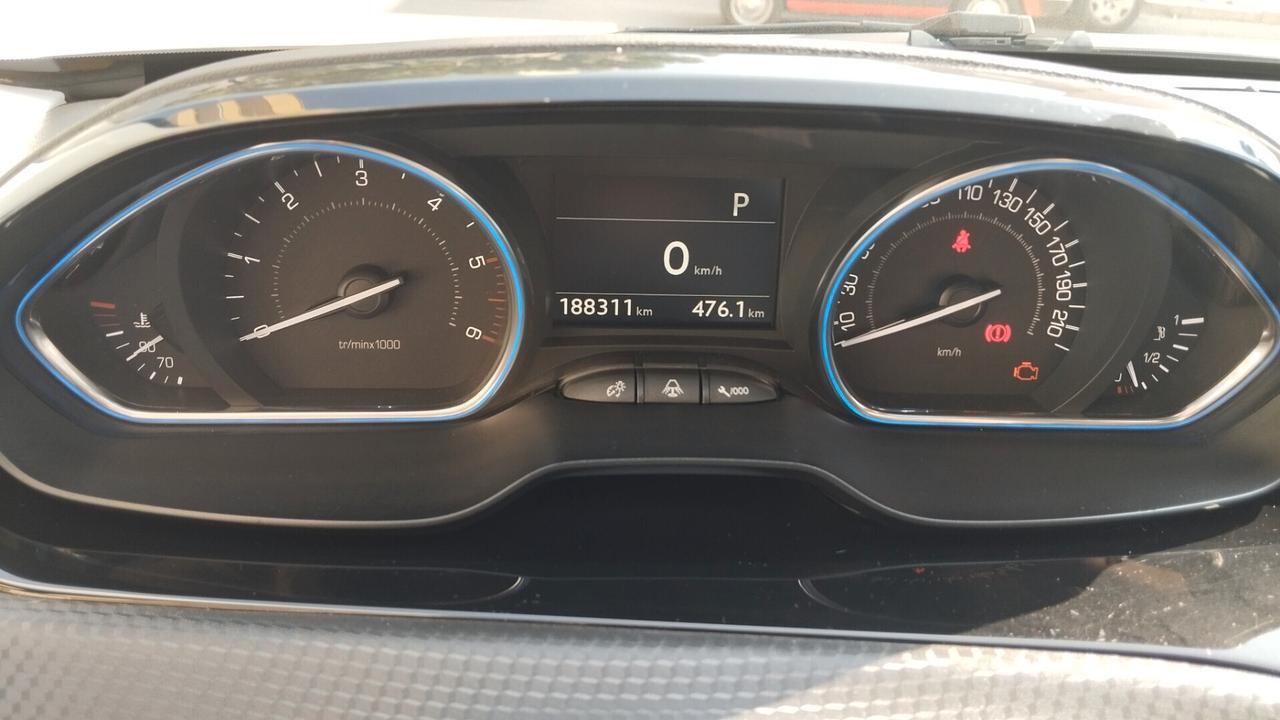 PEUGEOT 2008 1.5 DIESEL-AUTO-NAVI