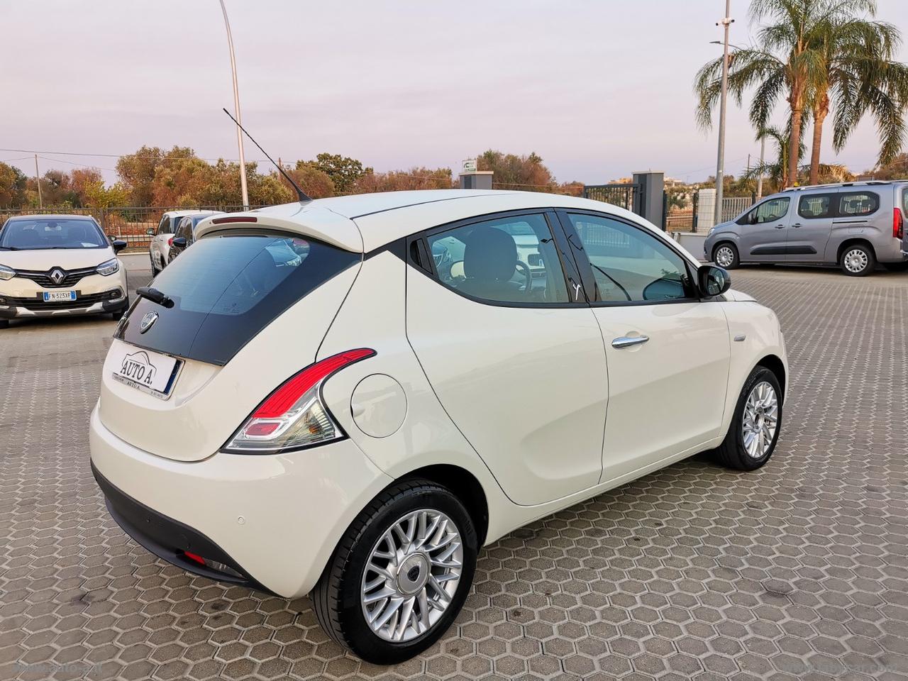 LANCIA Ypsilon 1.2 69 CV 5p. Platinum
