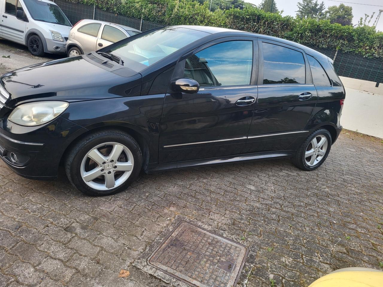 Mercedes-benz B 180