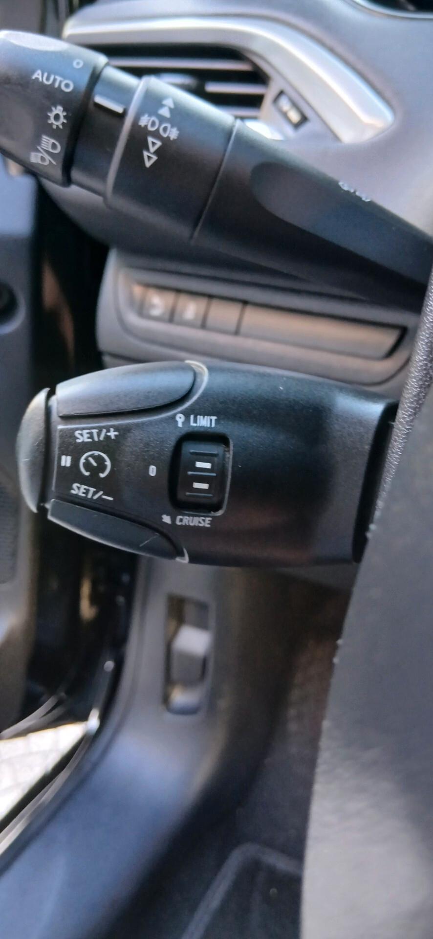 PEUGEOT 2008 BLUE HDi 100 GT LINE