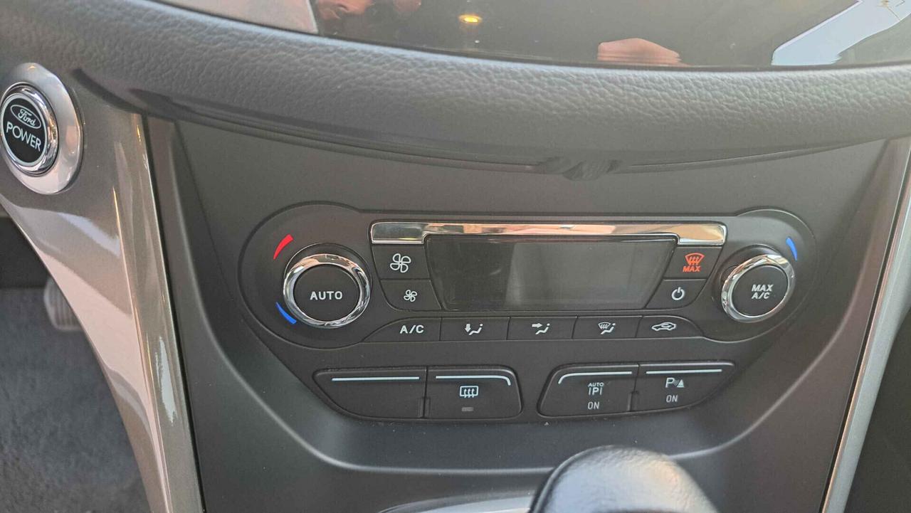 Ford C-Max 2.0 TDCi 163CV Powershift Titanium 7 Posti