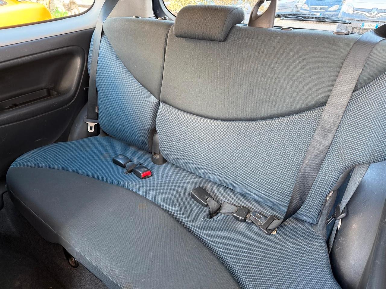 Toyota Yaris 1.0i 16V cat 3 porte Sol-03/2005