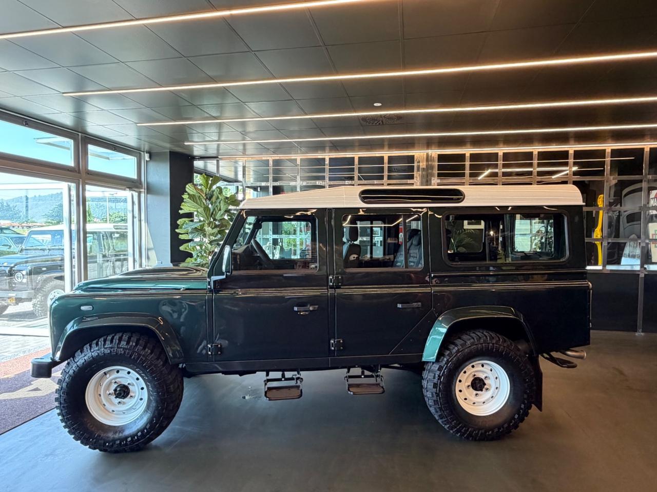Land Rover Defender 110 2.4 TD4 Station Wagon SE - 7 POSTI -Ricond. "The world's style"