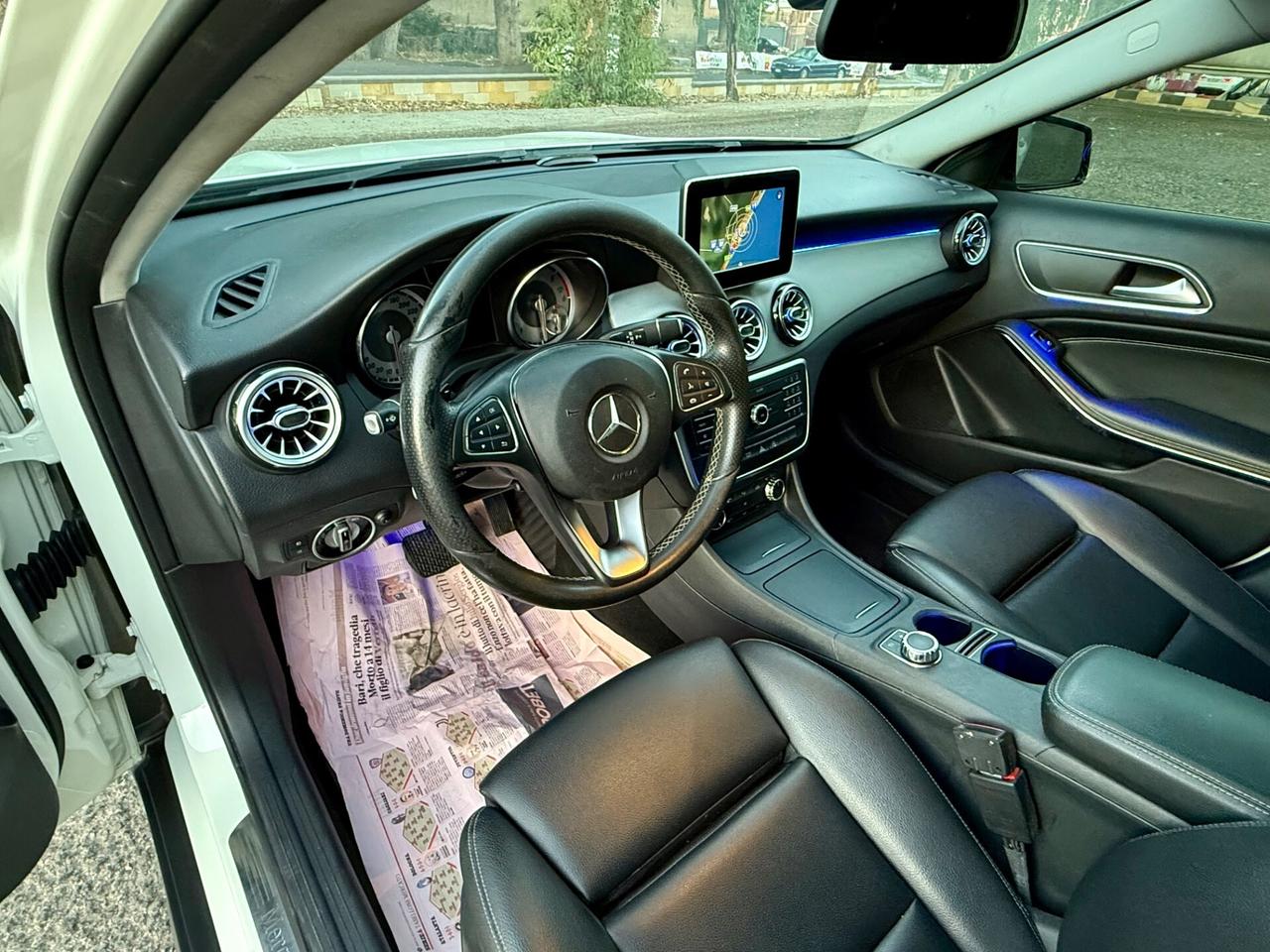 MERCEDES- BENZ GLA 200 D AUTOMATIC SPORT
