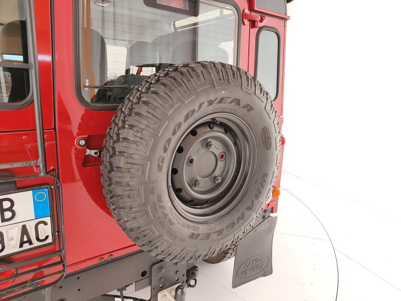 Land Rover Defender 90 2.2 TD4 Soft top N1