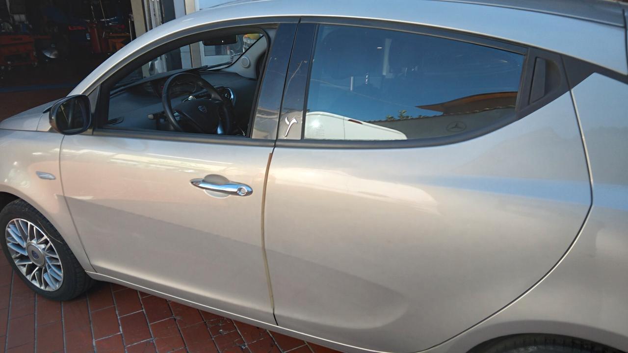 Lancia Ypsilon 1.2 69 CV Unyca