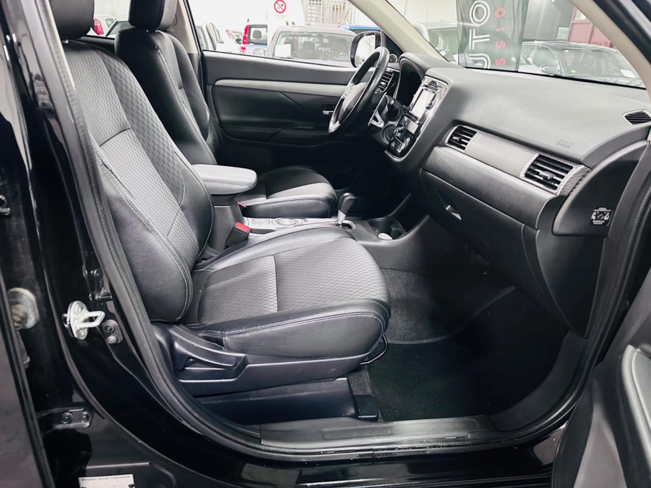 Mitsubishi Outlander 2.2 DI-D 4WD Intense