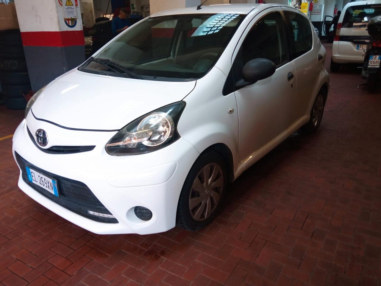 Toyota Aygo 1.0 12V VVT-i 5 porte Cool Soda Connect