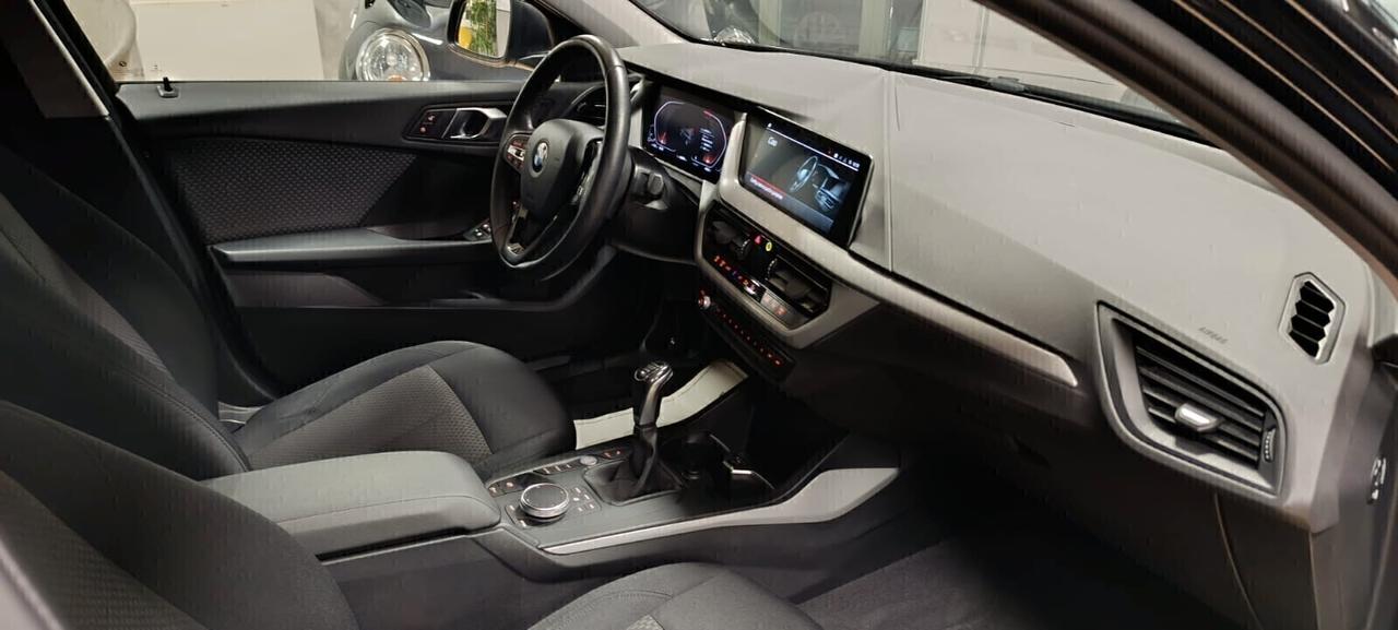 Bmw 118 118d 5p. Business Advantage