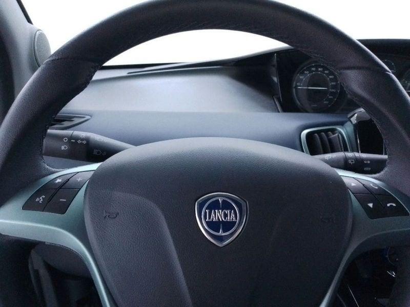 Lancia Ypsilon 1.0 firefly hybrid Platino s&s 70cv