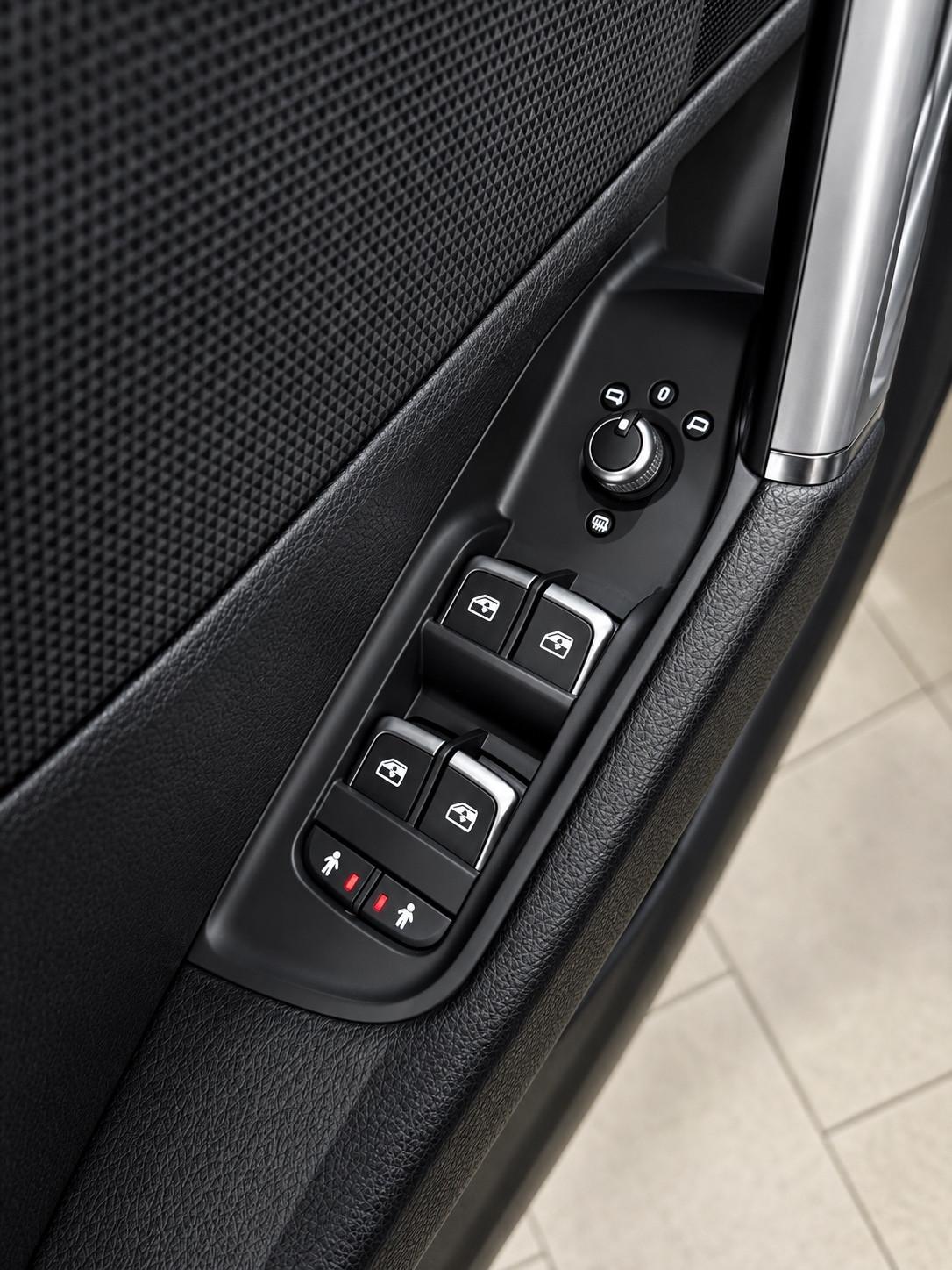Audi Q2 40 TFSI quattro S tronic Identity Black