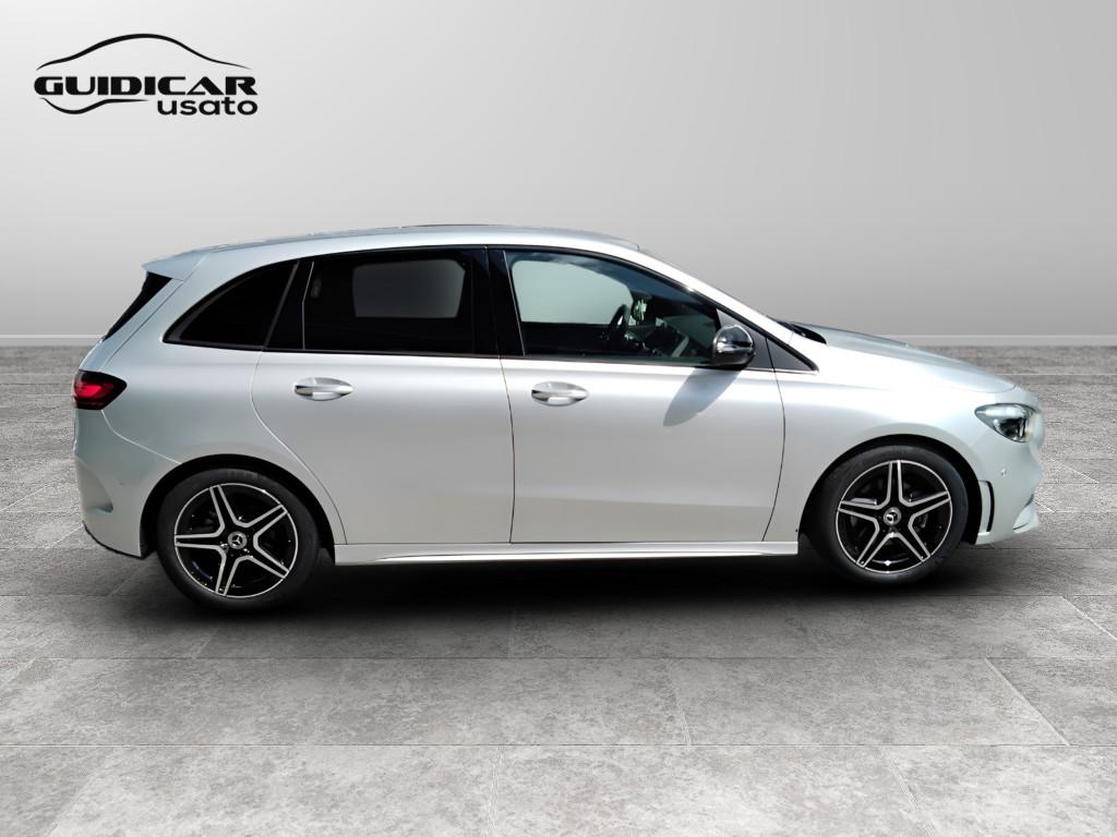 Mercedes-Benz Classe B - W247 2023 - B 180 d AMG Line Premium auto