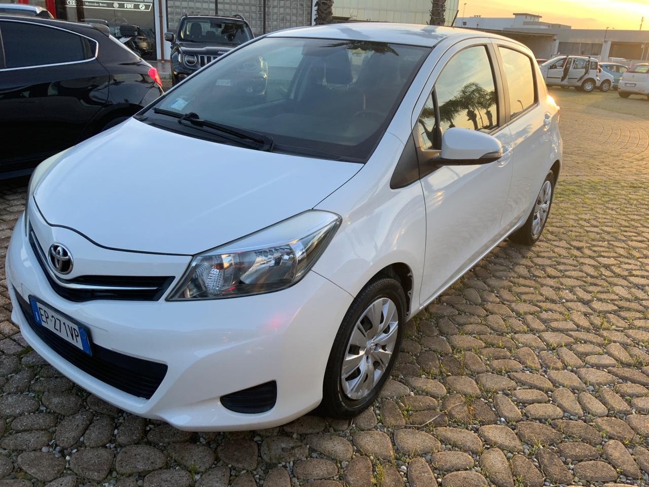 Toyota Yaris 1.0 5 porte Lounge