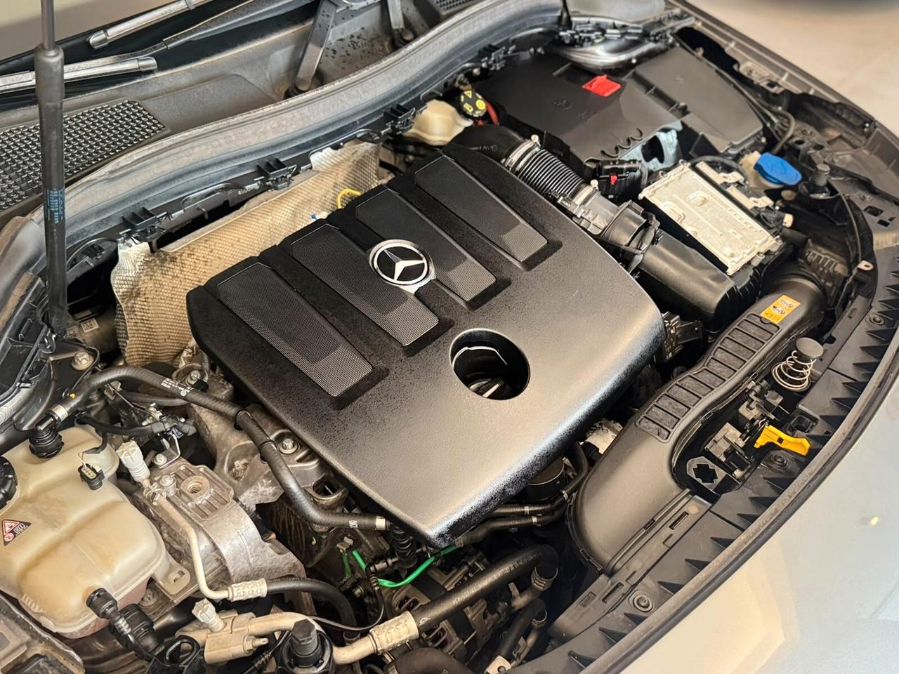 MERCEDES-BENZ CLASSE B 180D PREMIUM AMG LINE AUTOMATICA FULL