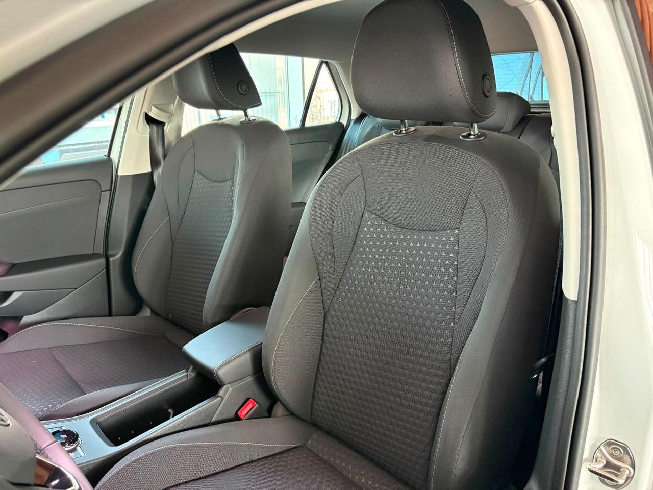 Volkswagen T-Roc 1.5 etsi Life 115cv dsg