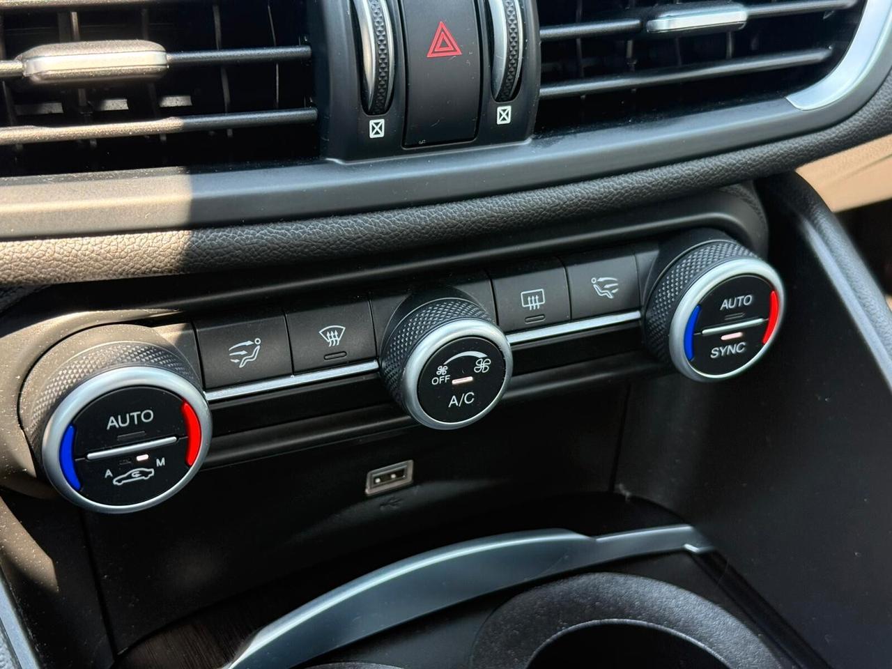 Alfa Giulia 2.2 160 CV AT8 Super Manuale Blu Monte Carlo