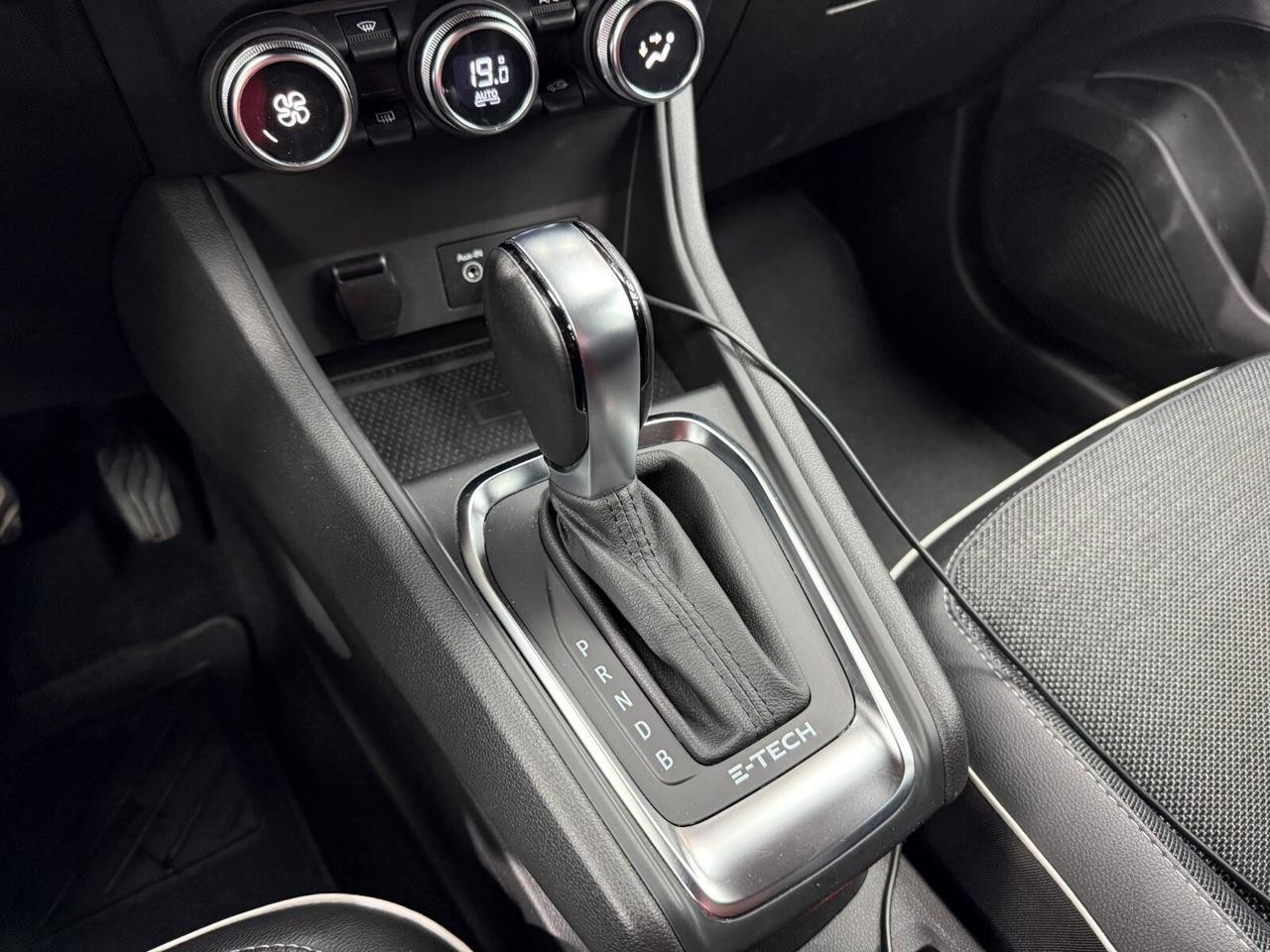 Renault Captur 1.6 E-Tech hybrid Intens 145cv auto (731)