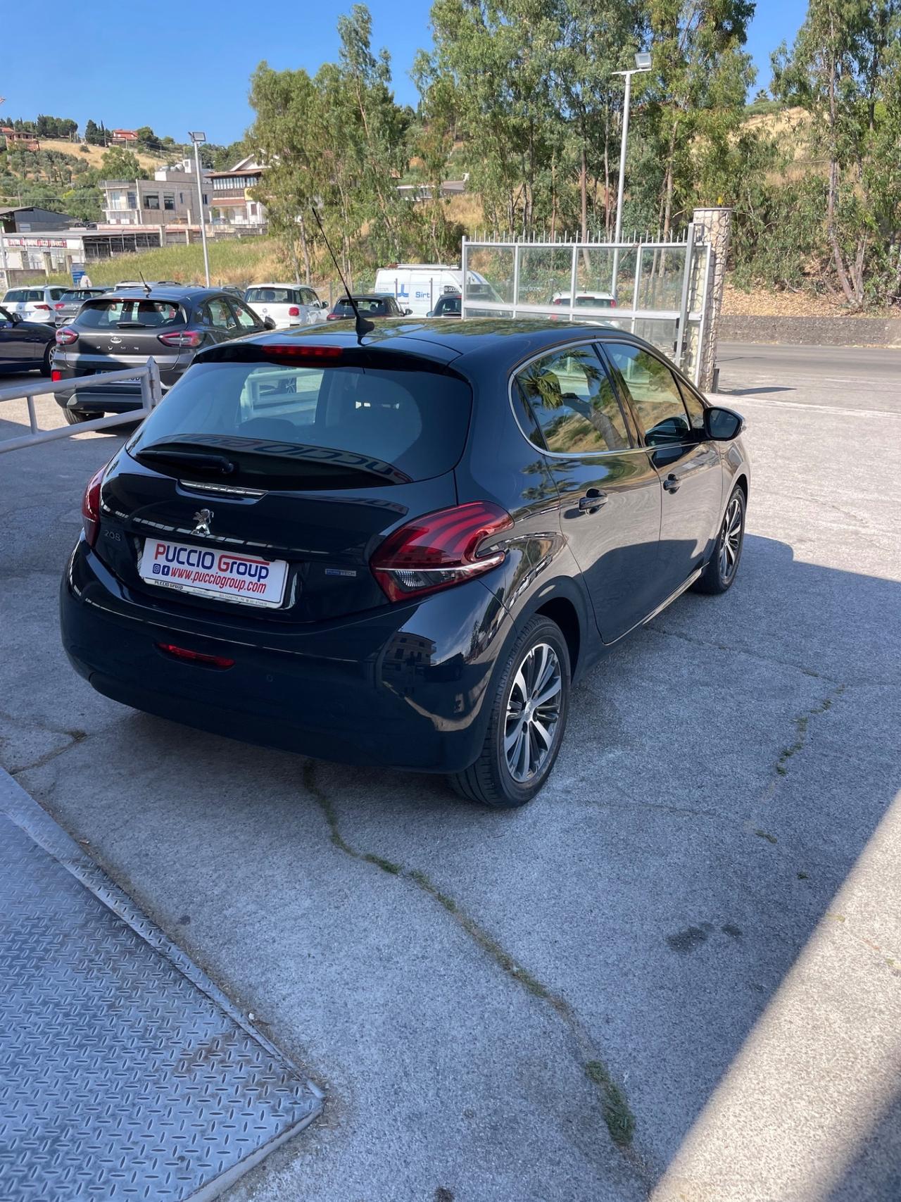 Peugeot 208 PureTech 82 5p. GPL Allure