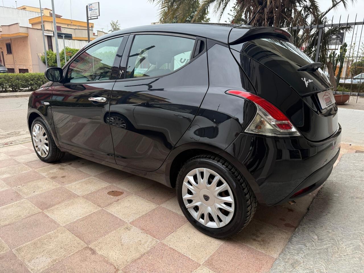 Lancia Ypsilon 1.2 69 CV 5 porte S&S Silver