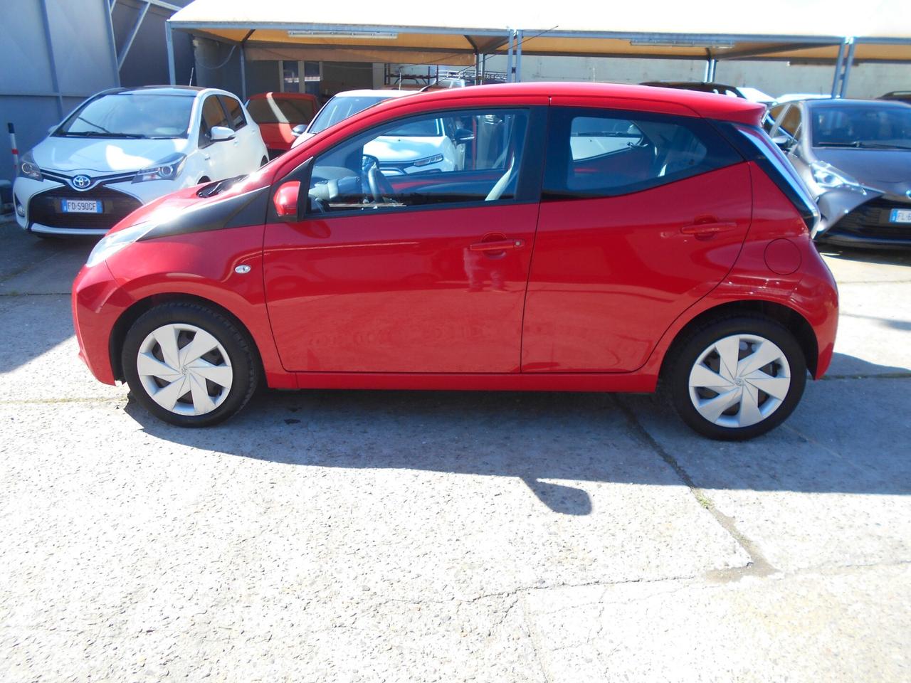 Toyota Aygo 1.0 VVT-i 69 CV 5 porte x-play