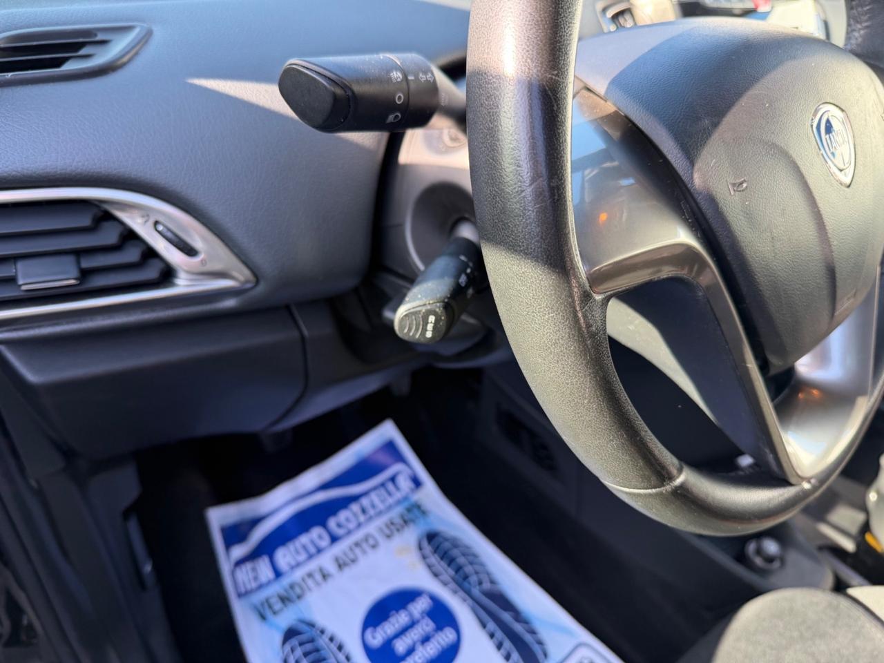 Lancia Ypsilon 1.2 69 CV 5 porte S&S Gold