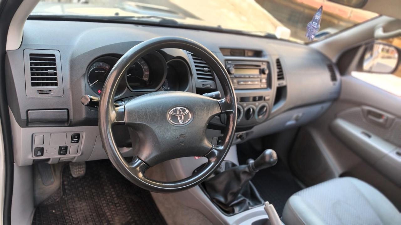 Toyota Hilux 2.5 D-4D 4WD Extra Cab PICK UP