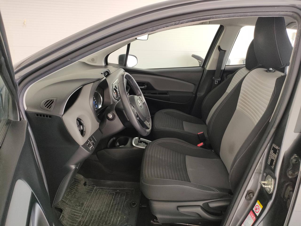 TOYOTA Yaris III 2017 - Yaris 5p 1.5h Active my18