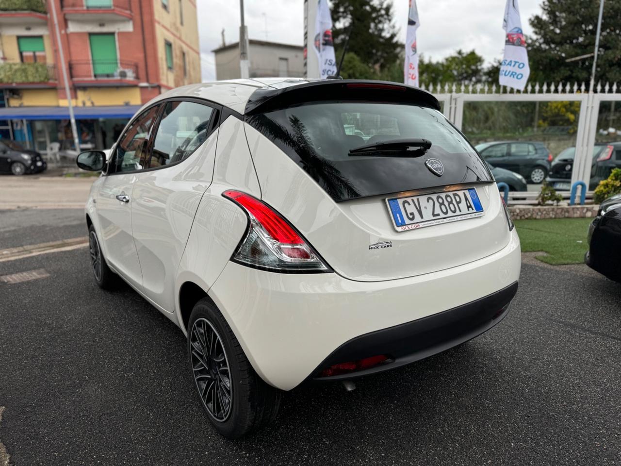Lancia Ypsilon Hybrid e-DCT Edizione Cassina