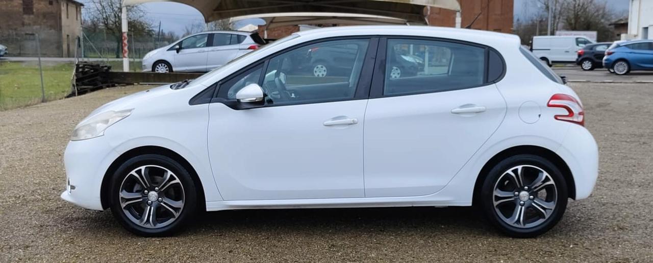 Peugeot 208 1.4 HDi 68 CV 5 porte Allure