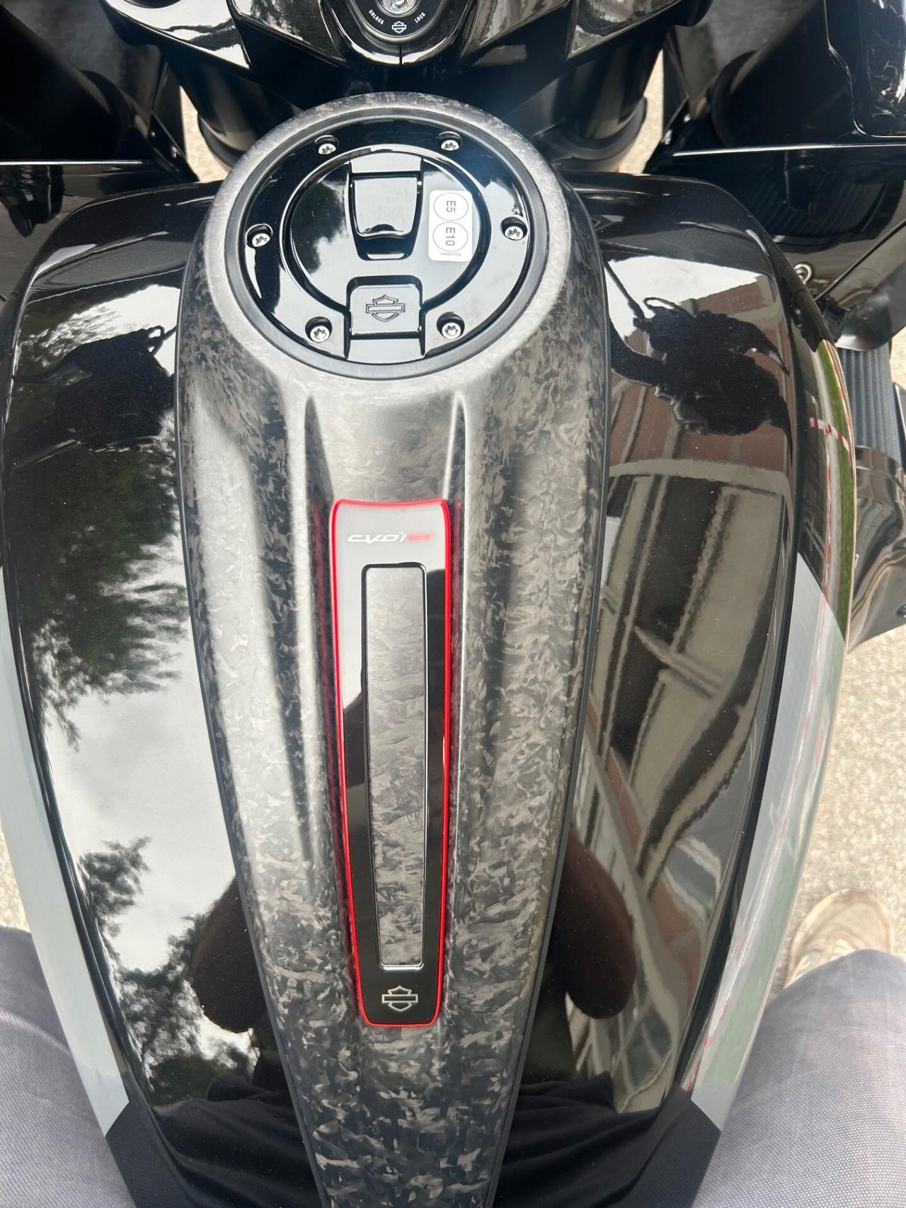 Harley-davidson Road Glide C.V.O. Gilde cvo st
