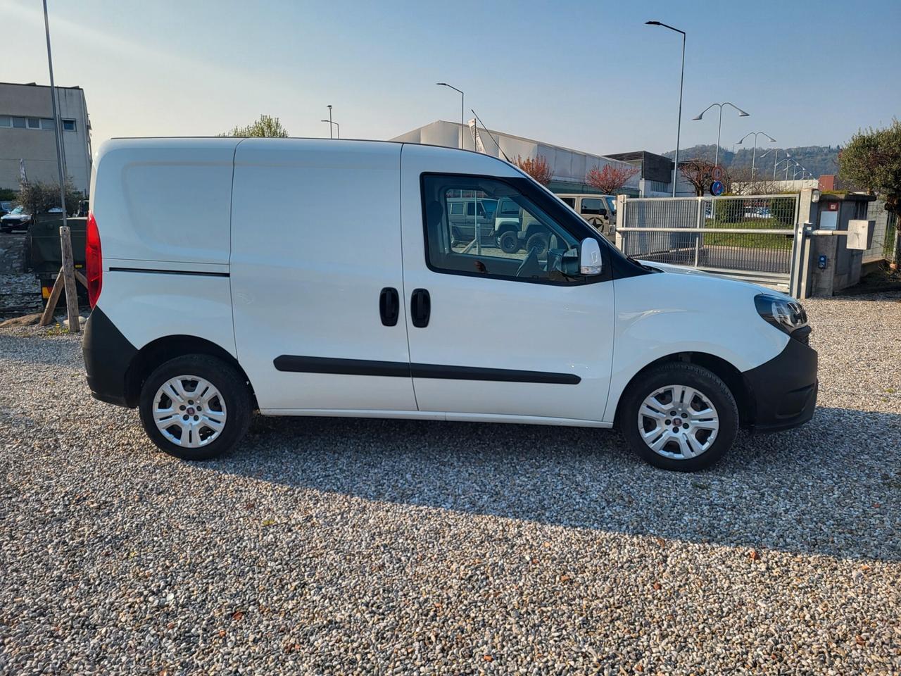 Fiat Doblo furgone con gancio