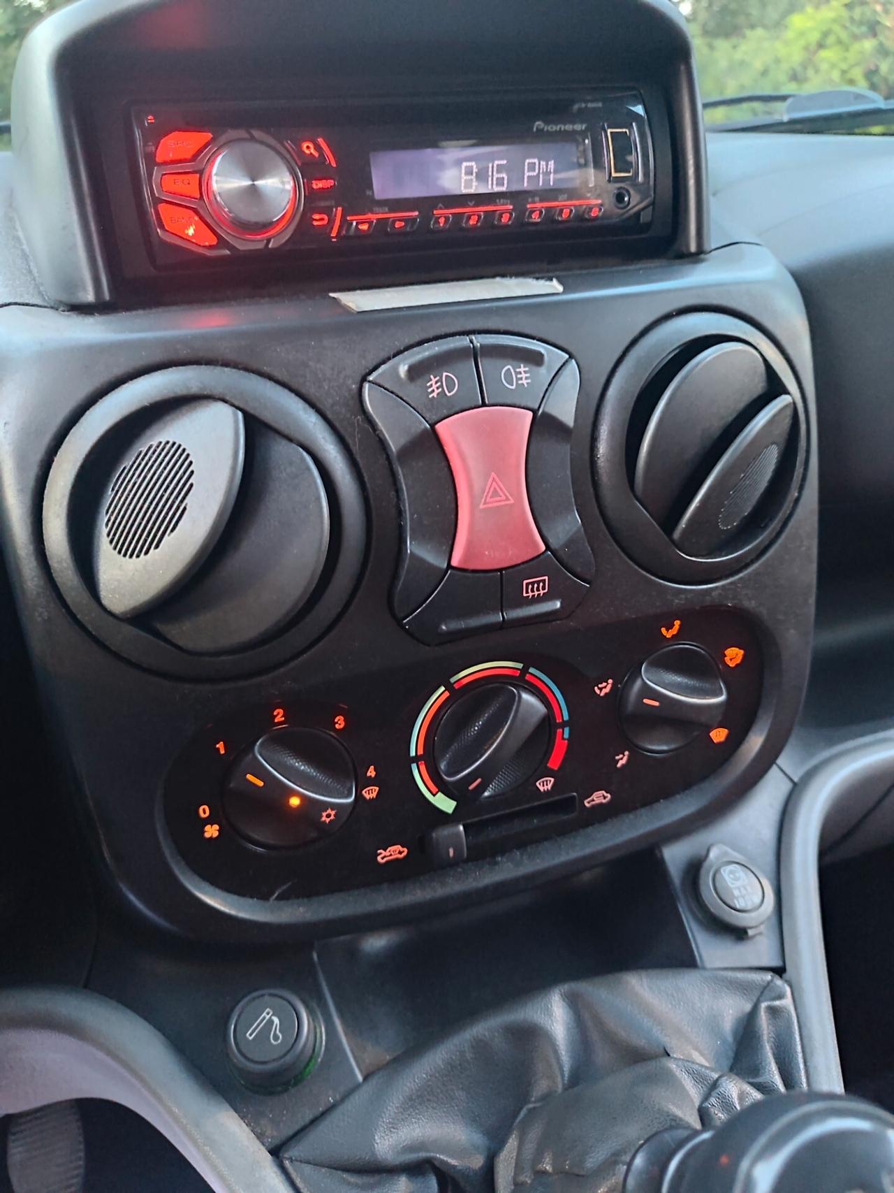FIAT DOBLO 1.4BENZINA CON PEDANA DISABILI ELETTRICA NUOVO