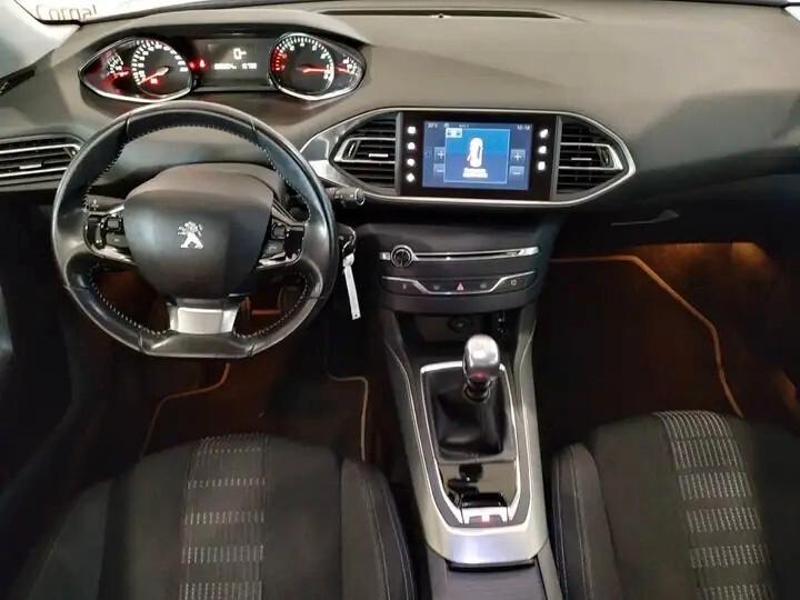 Peugeot 208 PureTech 82 5 porte Allure ok neo patentati