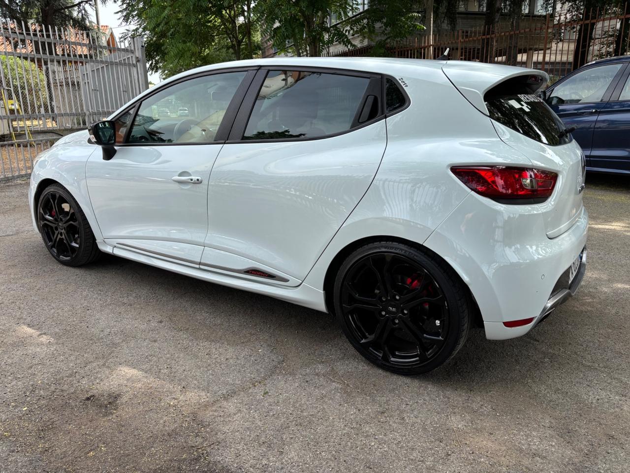 Renault Clio 1.6 T 220CV EDC RS Trophy