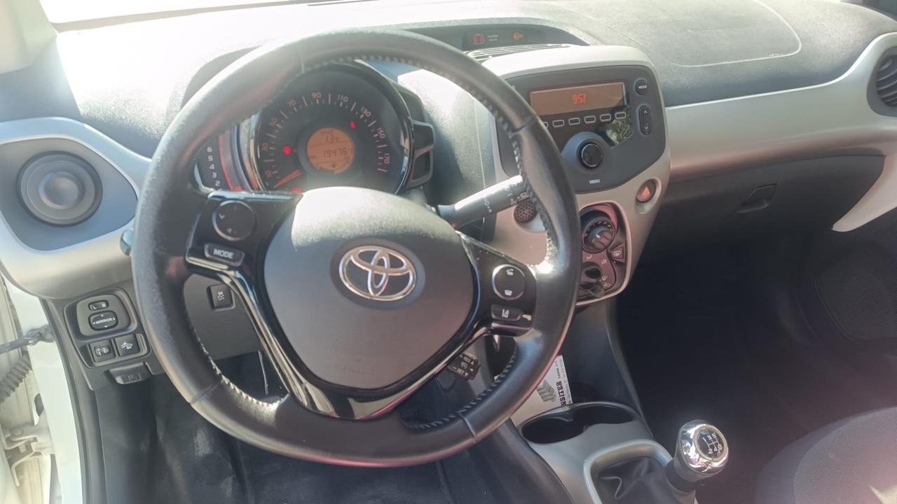 Toyota Aygo 1.0 VVT-i 69 CV 5 porte x-black TSS