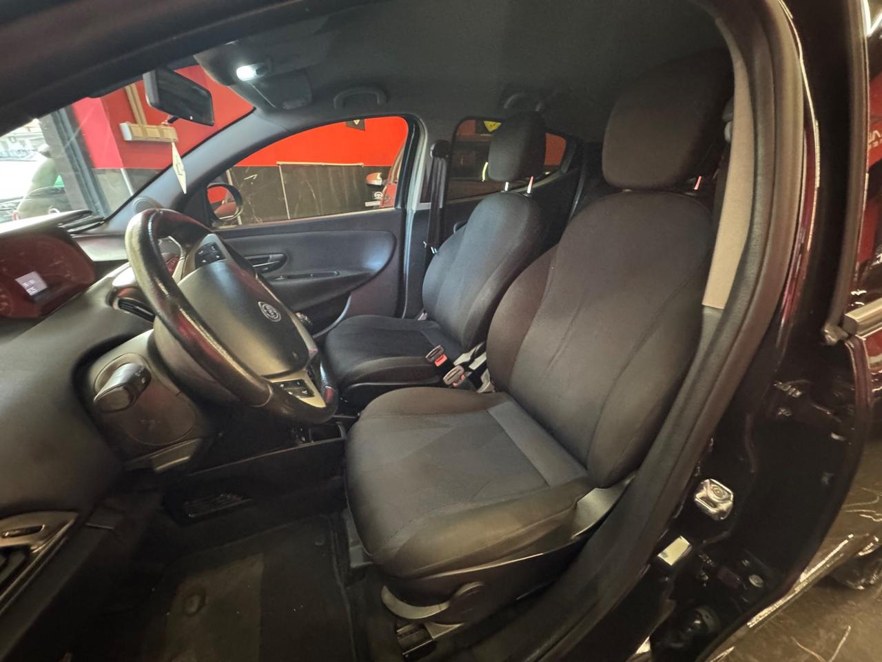 Lancia Ypsilon 1.2 69 CV 5 porte GPL Ecochic Black and Noir
