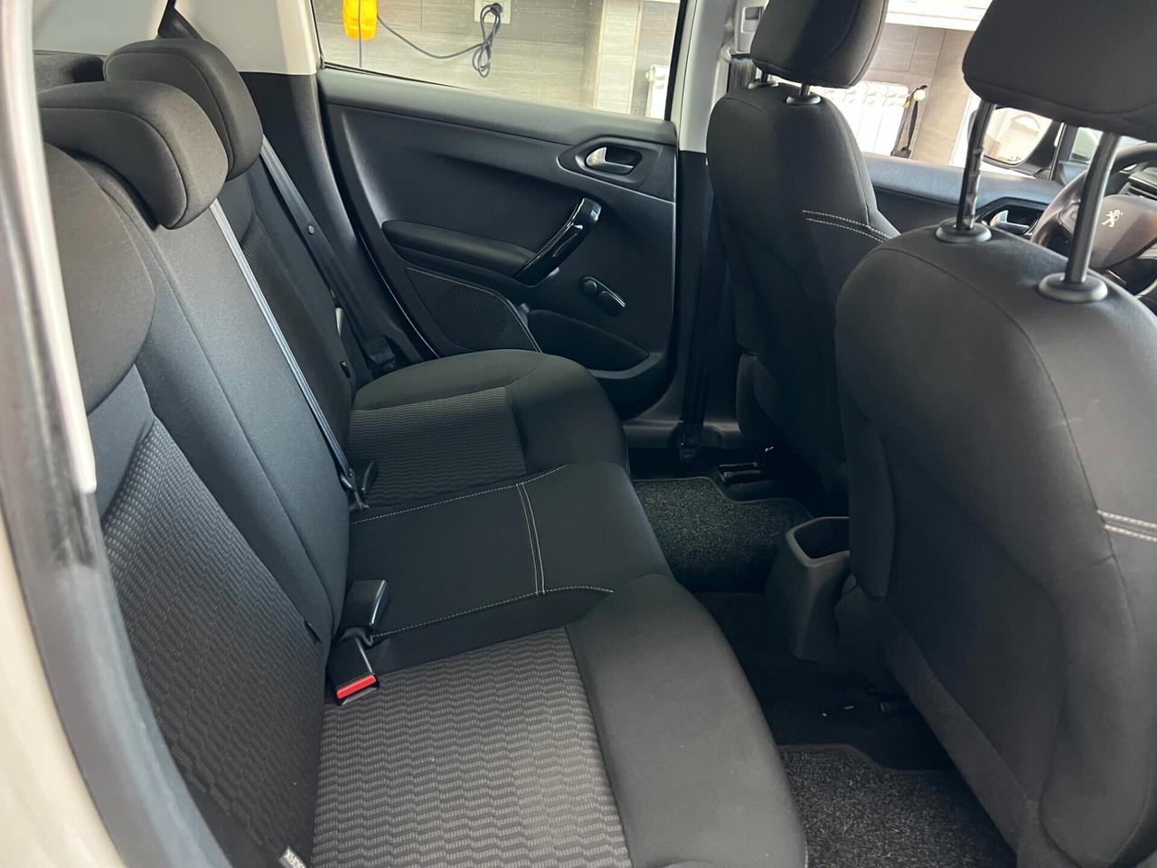 Peugeot 208 PureTech 82 5 porte Allure